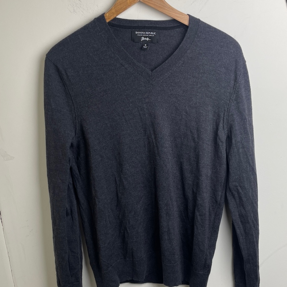 Banana Republic Charcoal V-Neck Merino Sweater Size M